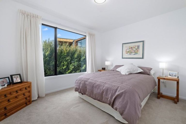 Photo of property in 5 Valley Crescent, Wanaka, 9305