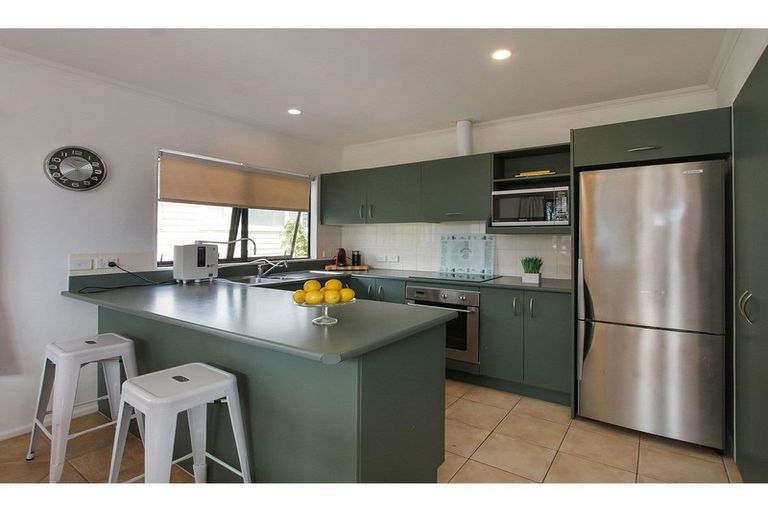 Photo of property in 4/5 Anne Road, Hillcrest, Auckland, 0627