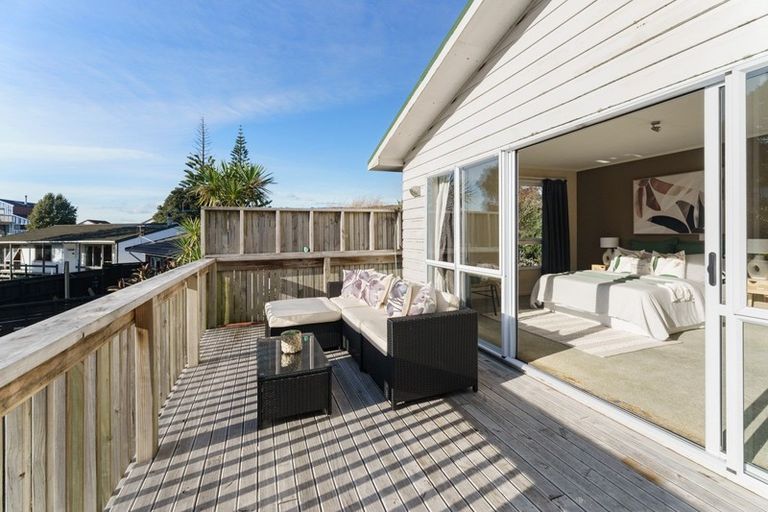 Photo of property in 18 Island View Terrace, Waikanae Beach, Waikanae, 5036