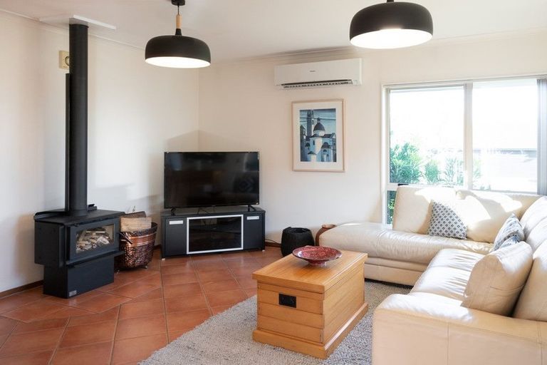 Photo of property in 21 Highcrest Heights, Westmorland, Christchurch, 8025