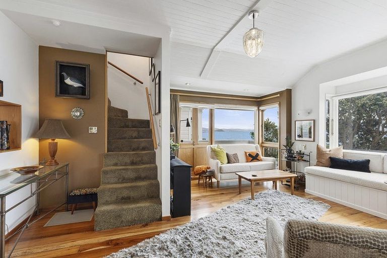 Photo of property in 385 Karaka Bay Road, Karaka Bays, Wellington, 6022