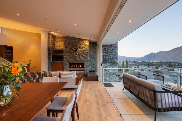 Photo of property in 55c Kent Street, Queenstown, 9300