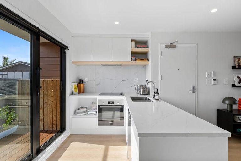 Photo of property in 2/35 Centreway Road, Orewa, 0931