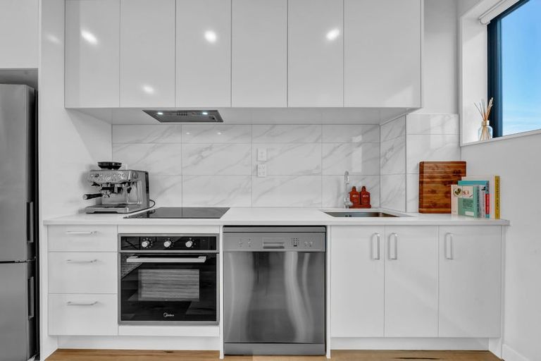 Photo of property in 5/86 Fred Taylor Drive, Westgate, Auckland, 0814