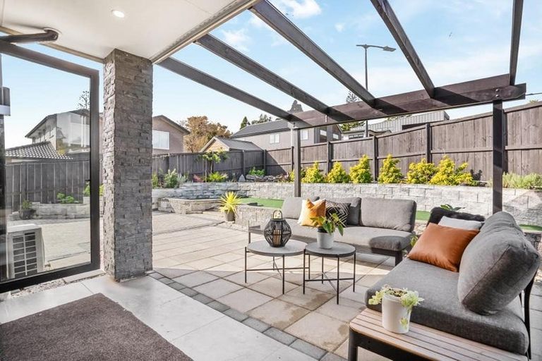 Photo of property in 1 Arataki Way, Glen Eden, Auckland, 0602