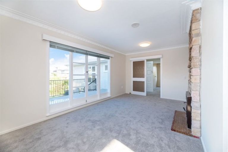 Photo of property in 4 Longburn Road, Henderson, Auckland, 0610