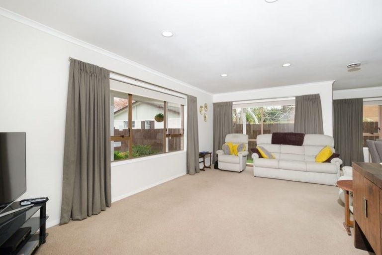 Photo of property in 2 Matuhi Rise, Henderson, Auckland, 0612