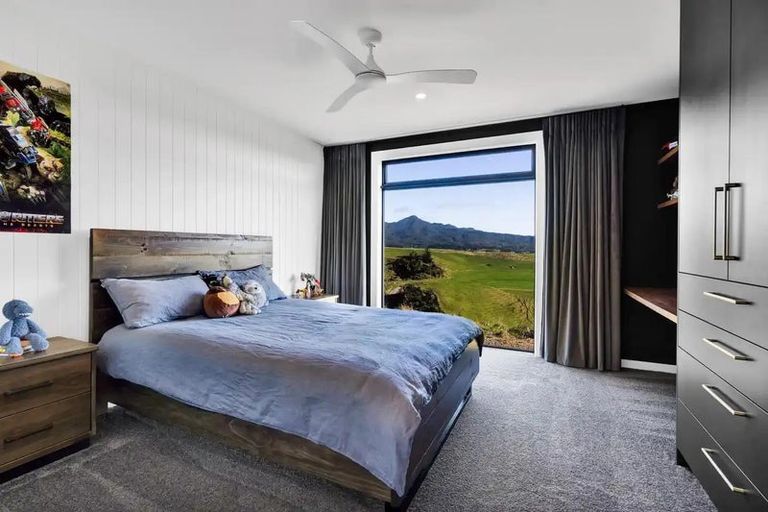 Photo of property in 7 Te Ara Karoiroa Road, Hurford, New Plymouth, 4374