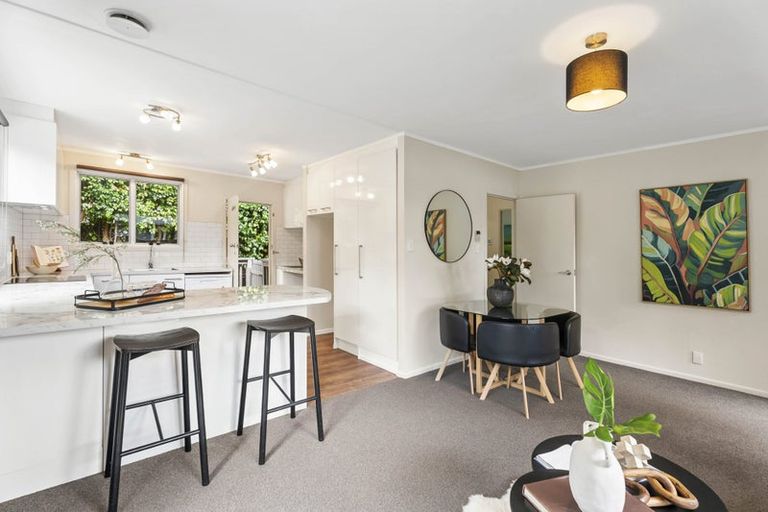 Photo of property in 10 Kawaka Street, Titirangi, Auckland, 0604