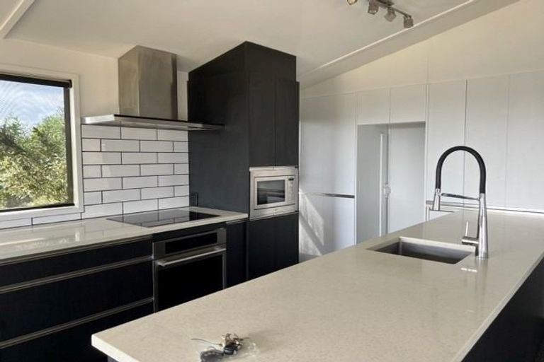 Photo of property in 21 Denarius Lane, Glendene, Auckland, 0602