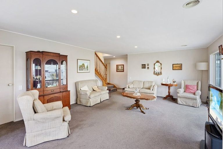 Photo of property in 17 Watson Drive, Paraparaumu Beach, Paraparaumu, 5032