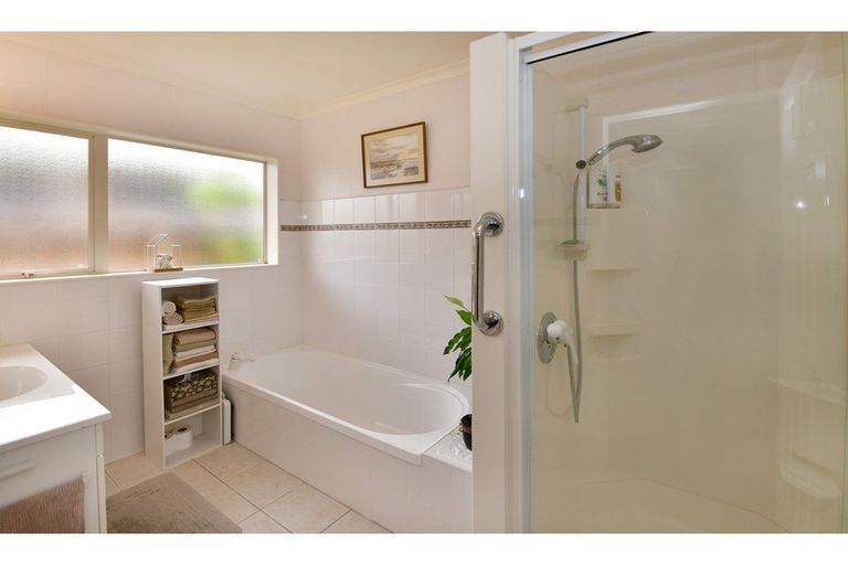 Photo of property in 15 Kath Hopper Drive, Orewa, 0931