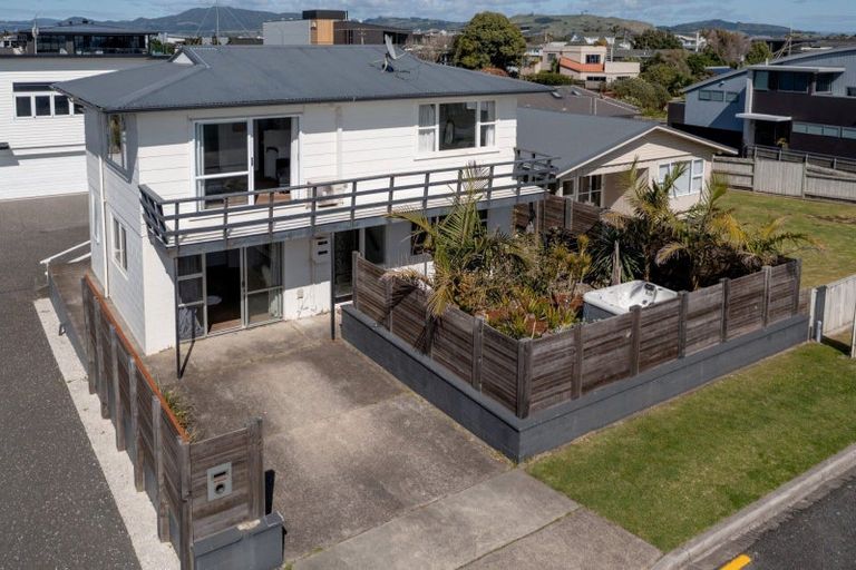 Photo of property in 22 Karewa Parade, Papamoa Beach, Papamoa, 3118