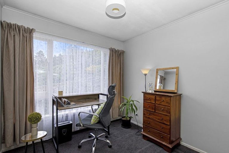 Photo of property in 81 Bird Grove, Stokes Valley, Lower Hutt, 5019