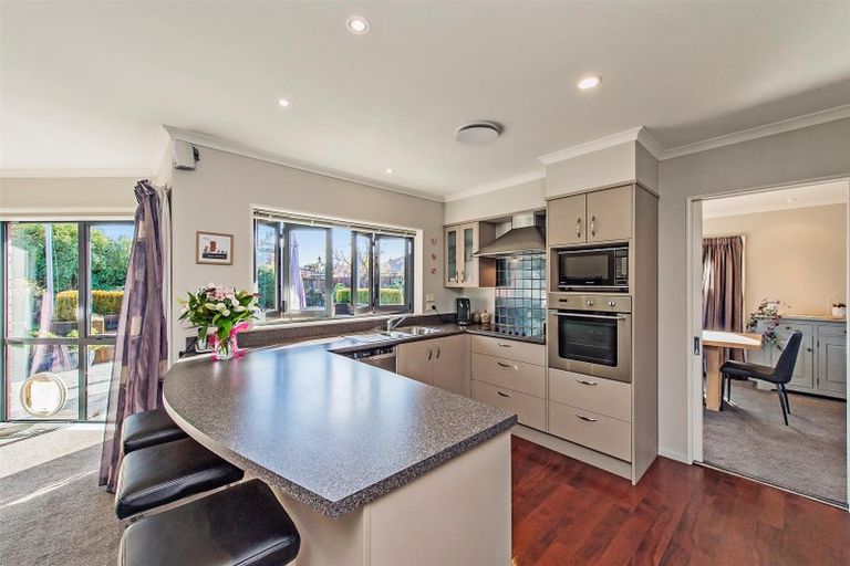 Photo of property in 18 Coolspring Way, Redwood, Christchurch, 8051