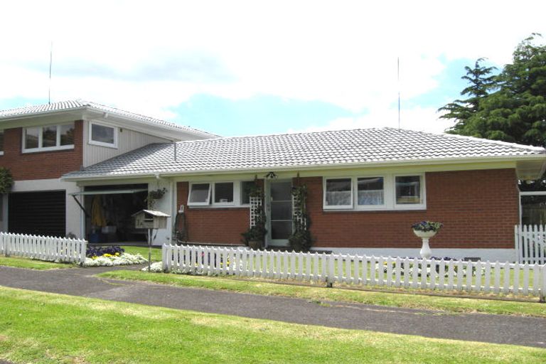 Photo of property in 1a Laurelwood Avenue, Pukekohe, 2120