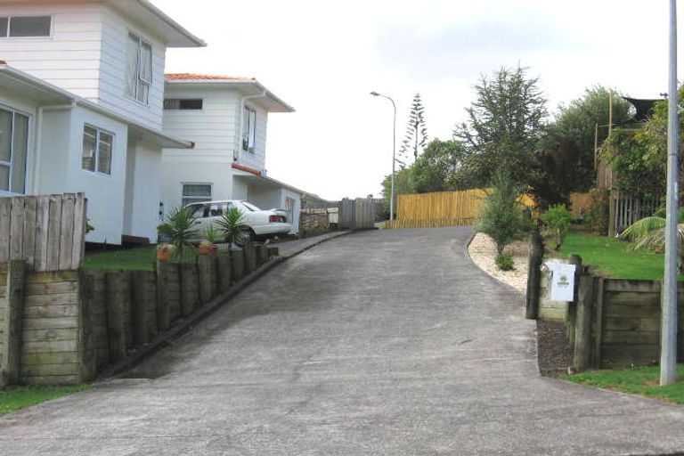 Photo of property in 2/41 Sungrove Rise, Sunnyvale, Auckland, 0612