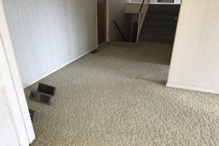 Photo of property in 12 Chelsea View Drive, Chatswood, Auckland, 0626