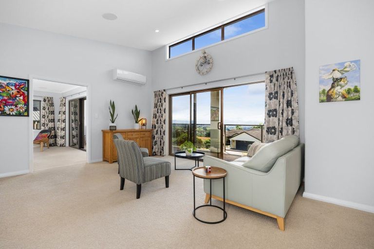 Photo of property in 1 Holcombrooke Lane, Welcome Bay, Tauranga, 3175