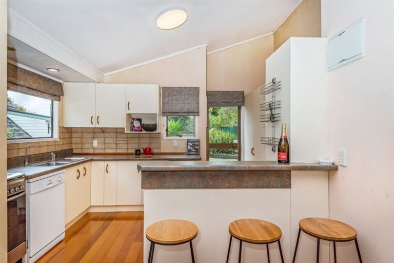 Photo of property in 5 Houston Place, Bayview, Auckland, 0629