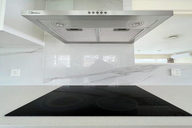 Photo of property in 17 Alma Street, Te Atatu South, Auckland, 0610