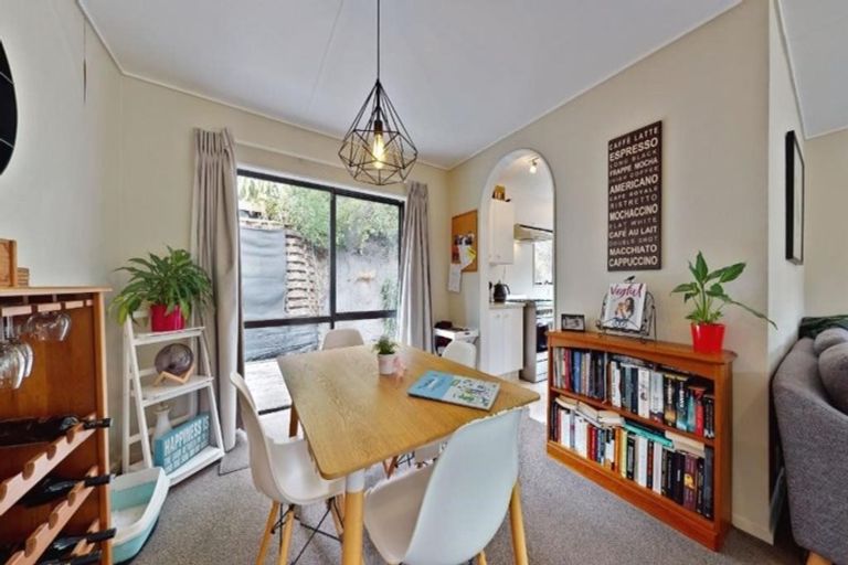 Photo of property in 117 Houghton Bay Road, Houghton Bay, Wellington, 6023