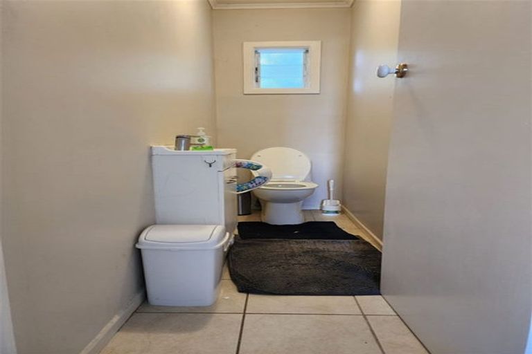 Photo of property in 40a Peach Road, Glenfield, Auckland, 0629