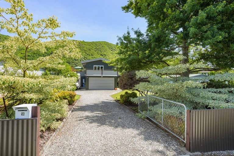 Photo of property in 14 Beach Road, Waikawa, Picton, 7220