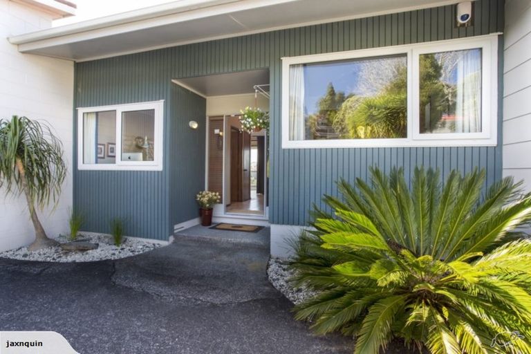 Photo of property in 21 Makepiece Place, Chatswood, Auckland, 0626