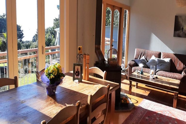 Photo of property in 95 Cornwallis Road, Cornwallis, Auckland, 0604