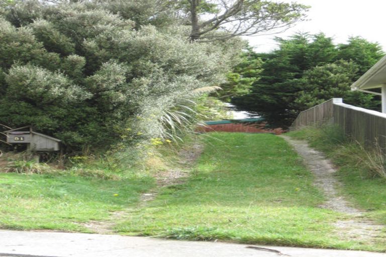 Photo of property in 51 Ruskin Road, Newlands, Wellington, 6037