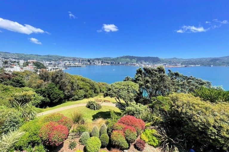 Photo of property in Beau Port Apartments, 30 The Crescent, Roseneath, Wellington, 6011