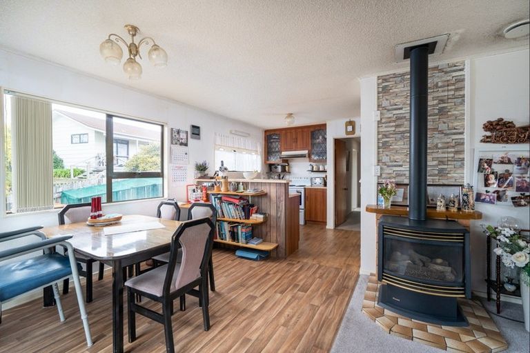 Photo of property in 1 Gladstone Grove, Richmond Heights, Taupo, 3330