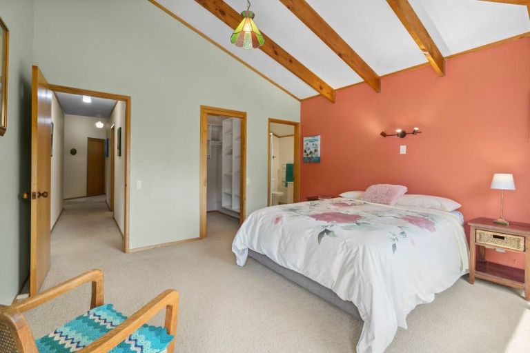 Photo of property in 10 Redwood Crescent, Westown, New Plymouth, 4310