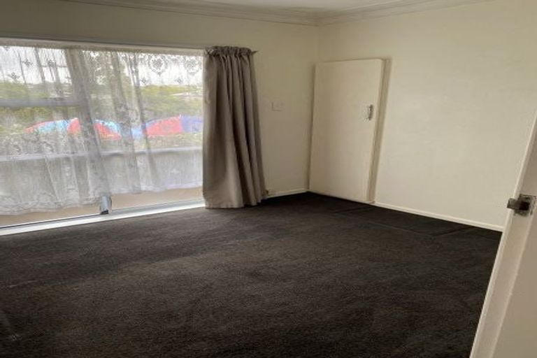 Photo of property in 135 View Road, Sunnyvale, Auckland, 0612