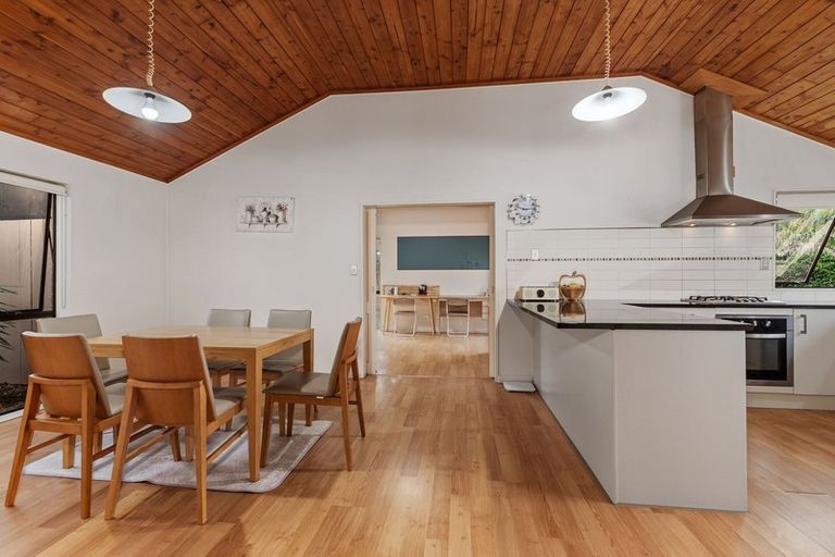 Photo of property in 29 Kennedy Avenue, Forrest Hill, Auckland, 0620