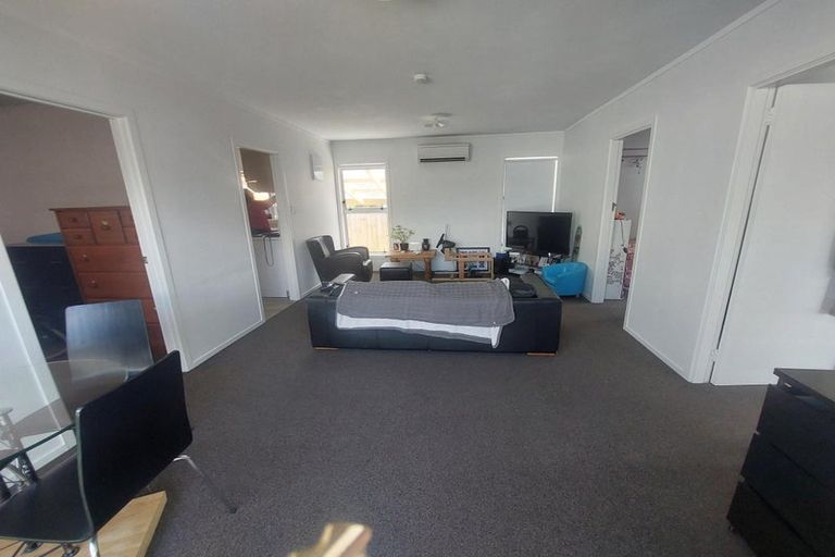 Photo of property in 9 Maybelle Place, Kelston, Auckland, 0602