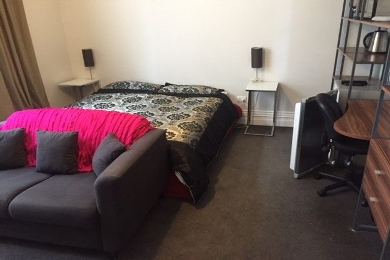 Photo of property in 94 Elm Row, Dunedin Central, Dunedin, 9016