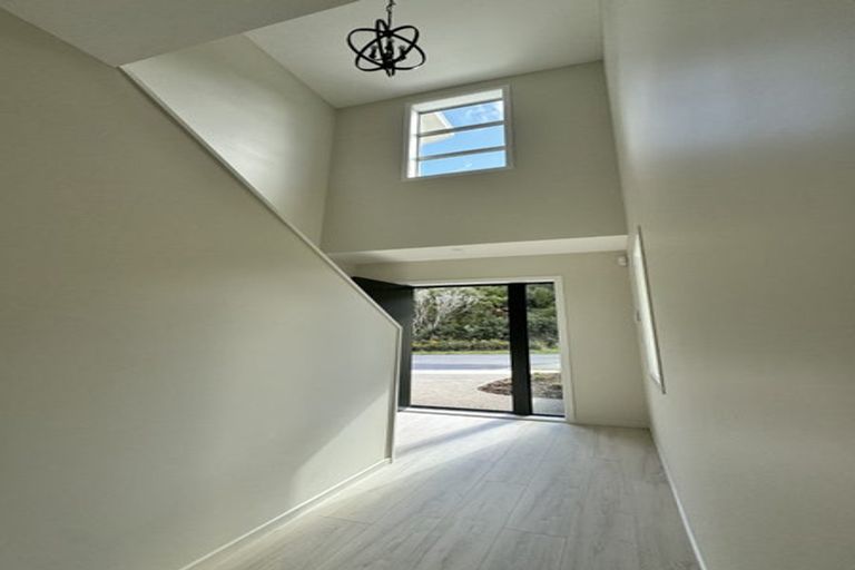 Photo of property in 70 Farnworth Terrace, Glenside, Wellington, 6037