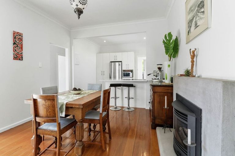 Photo of property in 92 Astley Avenue, New Lynn, Auckland, 0600