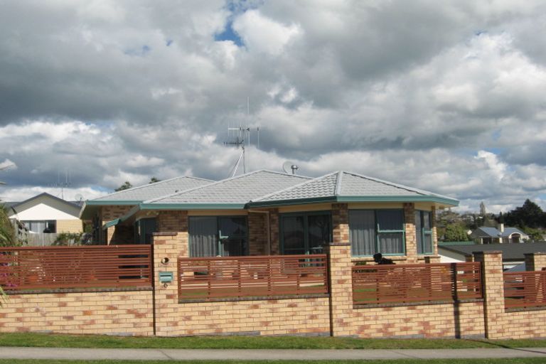 Photo of property in 6 Maddison Place, Welcome Bay, Tauranga, 3112