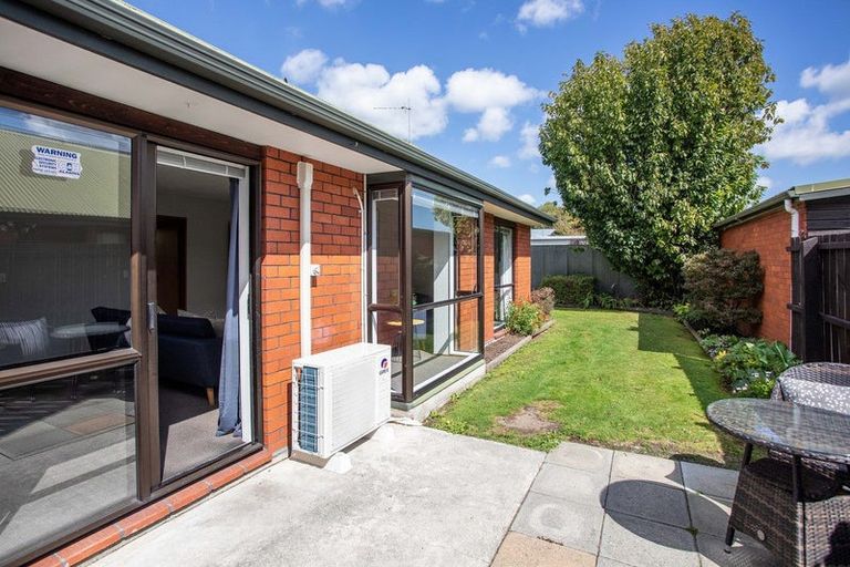 Photo of property in 2/9b Prestons Road, Redwood, Christchurch, 8051