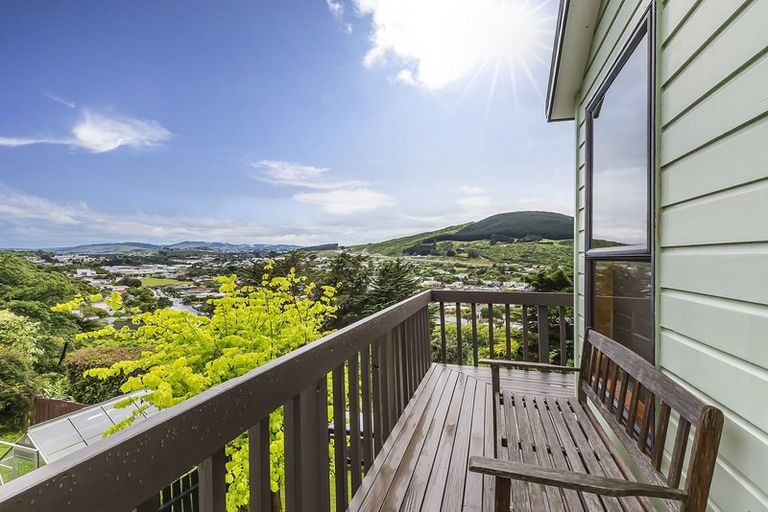Photo of property in 51 Fyvie Avenue, Tawa, Wellington, 5028