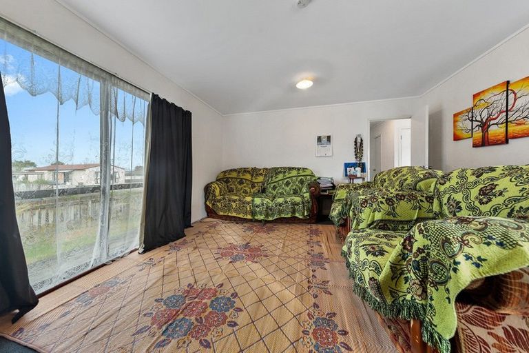 Photo of property in 2/31 Solveig Place, Randwick Park, Auckland, 2105