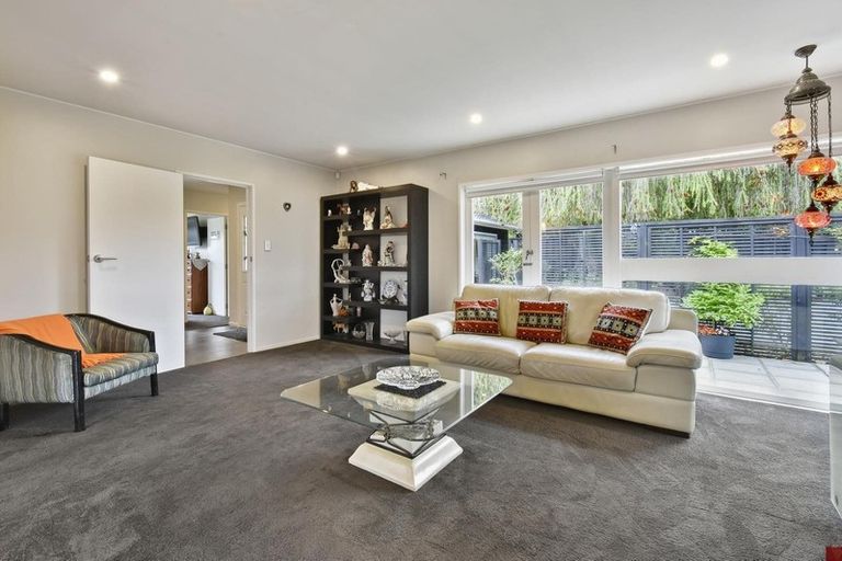 Photo of property in 17 Glenmore Road, Sunnyhills, Auckland, 2010