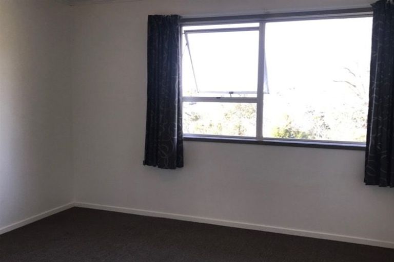 Photo of property in 32 Roick Parade, Glen Eden, Auckland, 0602
