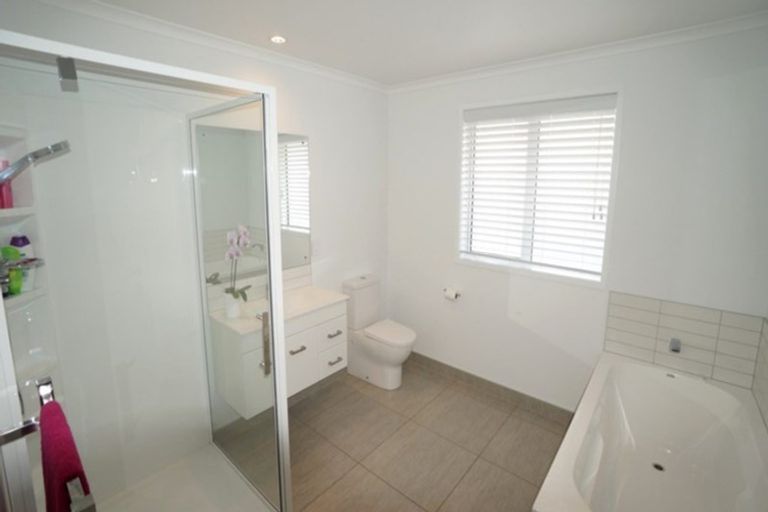 Photo of property in 9 Barbados Way, One Tree Point, 0118