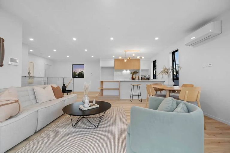 Photo of property in 3b Dawnhaven Drive, Te Atatu Peninsula, Auckland, 0610