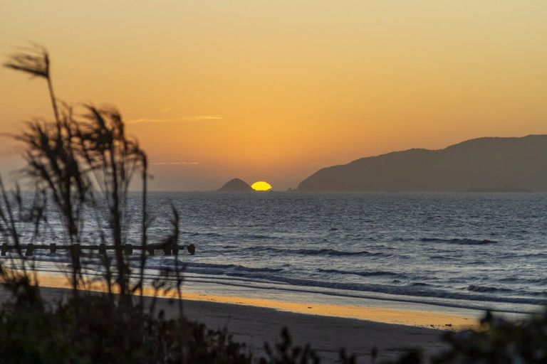 Photo of property in 10 Nuhaka Place, Paraparaumu Beach, Paraparaumu, 5032