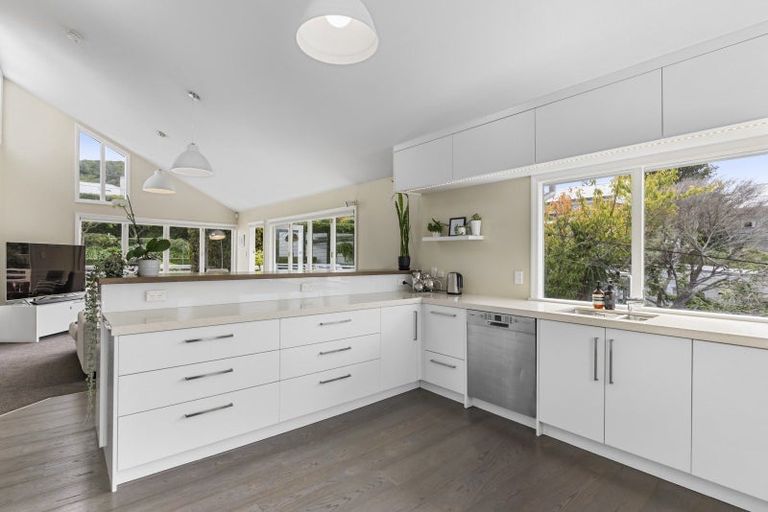 Photo of property in 21 Simla Crescent, Khandallah, Wellington, 6035